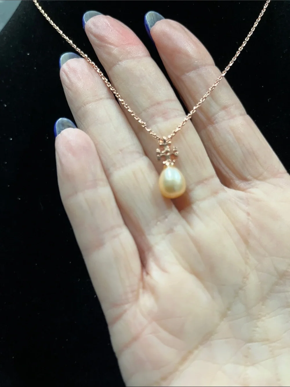 NWOT Tory Burch Kira Teardrop Pearl Pendant with Rose Gold Tone Chain